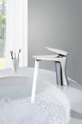 Casting Deck Mounted Bathroom Basin Faucet Single Handle Mixer Hot and Cold Water Taps